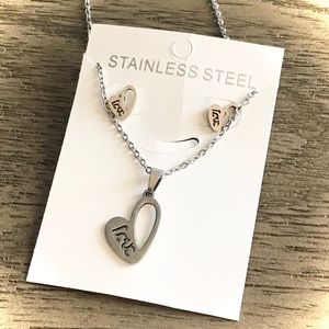 Heart Love Necklace Set. NEW!